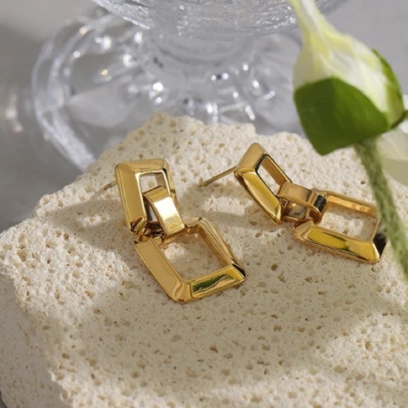 💛Gold plated square dangle earrings - Picture 2 of 6